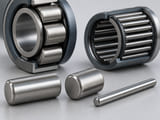 Conceptual CGI: One short cylindrical steel roller and one slim long needle roller placed parallel, a second cylinder shown in gentle angled end view to reveal rounded edge relief; qualitative end-profile comparison without dimensions