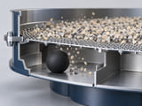 Conceptual CGI: A section of an industrial sieve with one matte black rubber cleaning sphere in a compartment under the screen mesh, clear space for gentle ball movement; clean abstract grain-free industrial scene